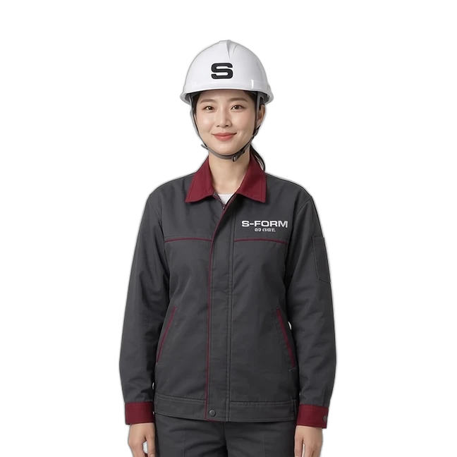 Engenheira S-FORM fazendo sinal de positivo
